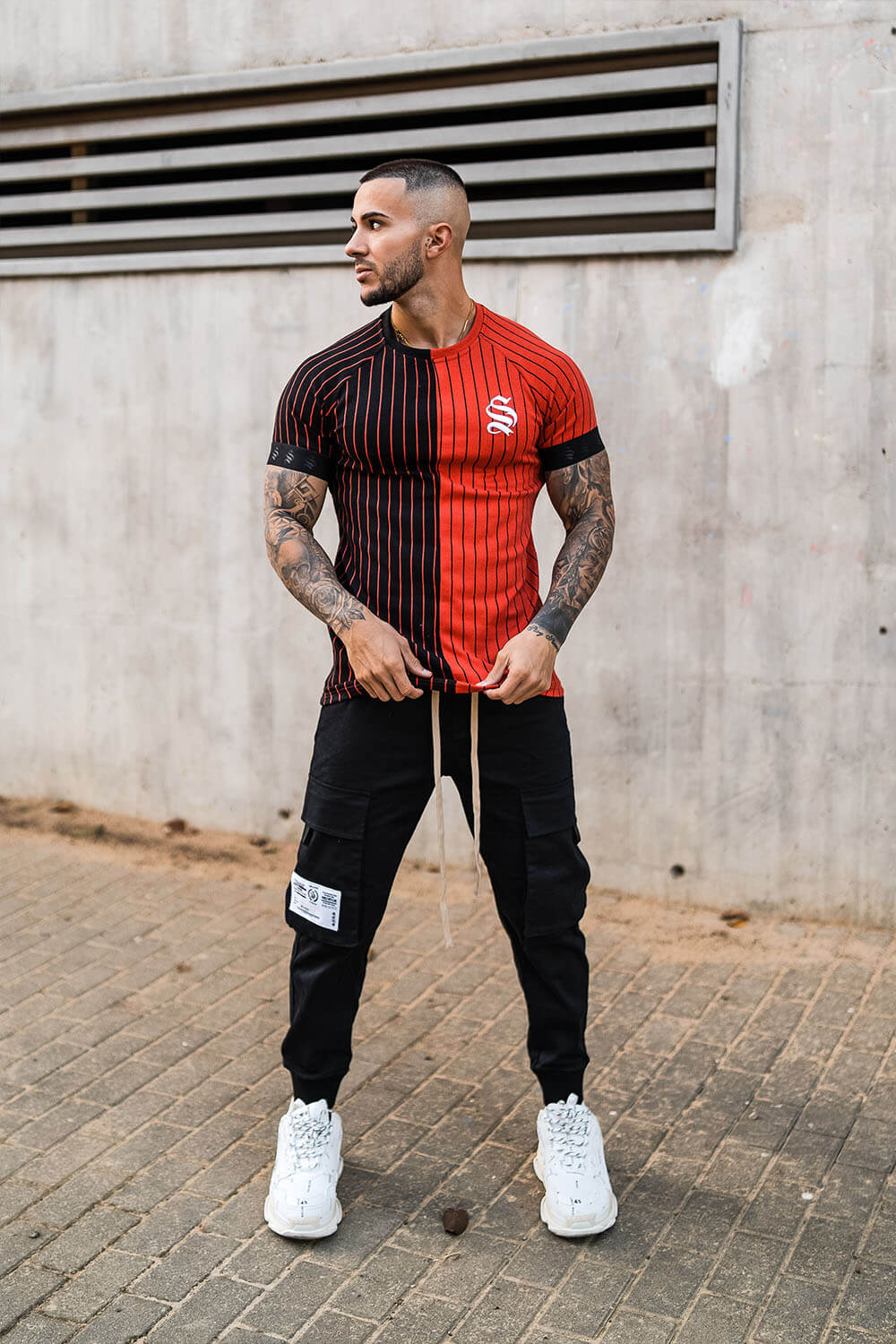 T-SHIRT PINSTRIPE SPLIT RED/BLACK Sinners