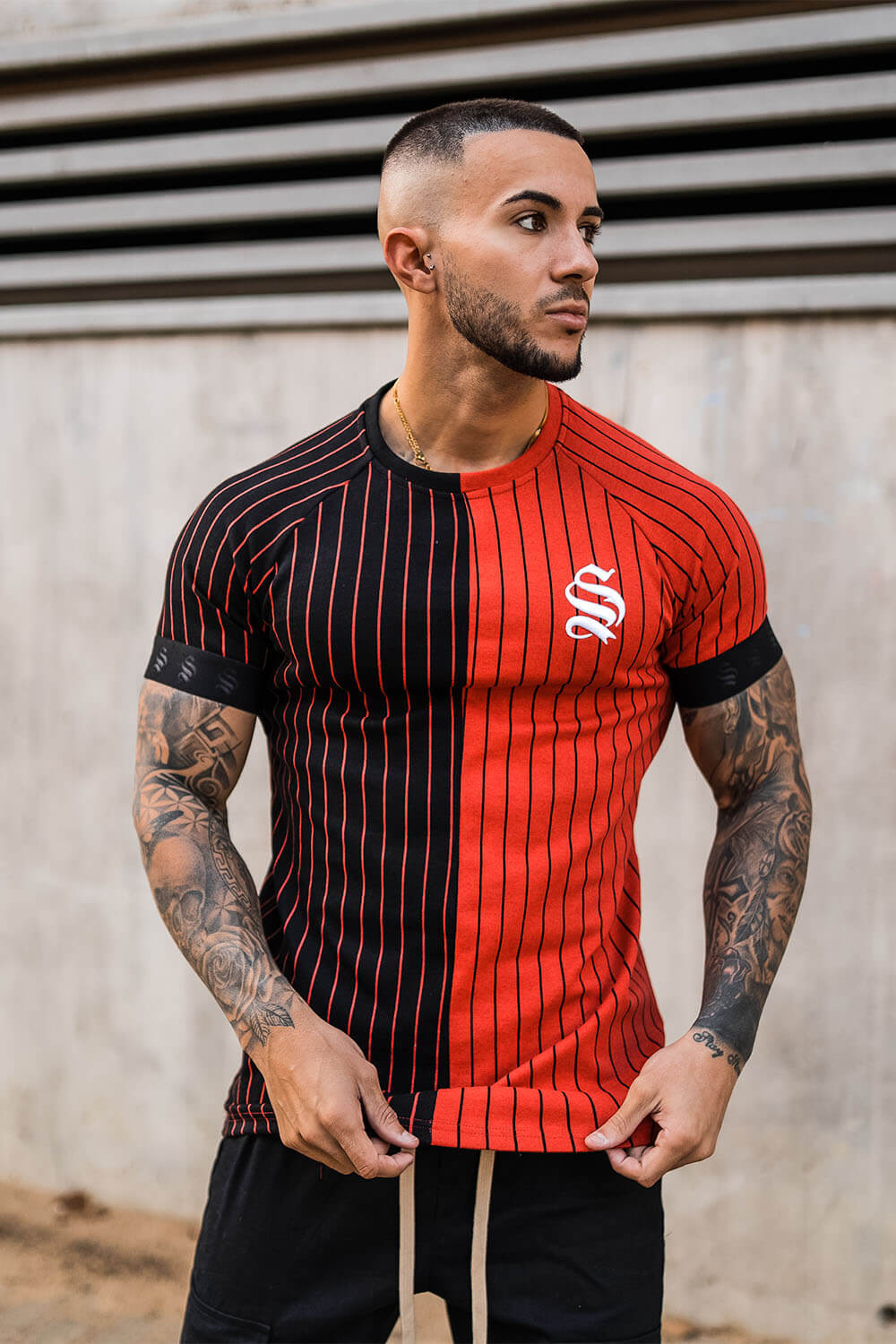 T-SHIRT PINSTRIPE SPLIT RED/BLACK Sinners